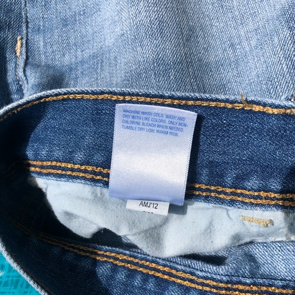 Old Navy Women’s Denim Shorts - Size 6 - Picture 4 of 4